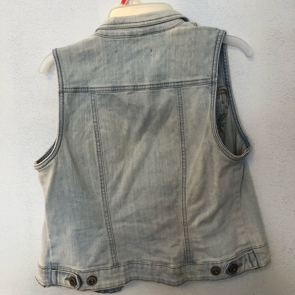 Cute blue jean vest. Never worn, like new! Size: S. Brand: Reitmans Jeans - Picture 6 of 6